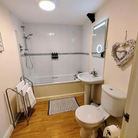 Cosy Central Modern Apartment Nantwich Exterior photo