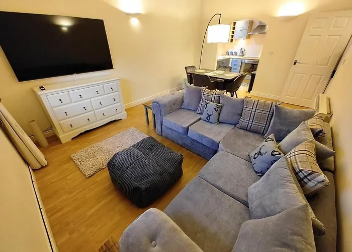 Cosy Central Modern Apartment