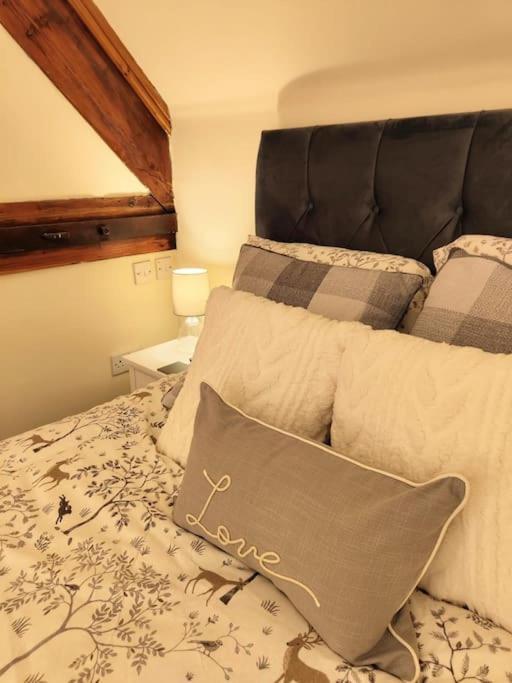 Cosy Central Modern Apartment *